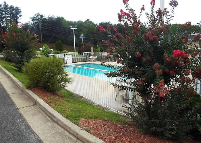 Days Inn By Wyndham Dahlonega University Area