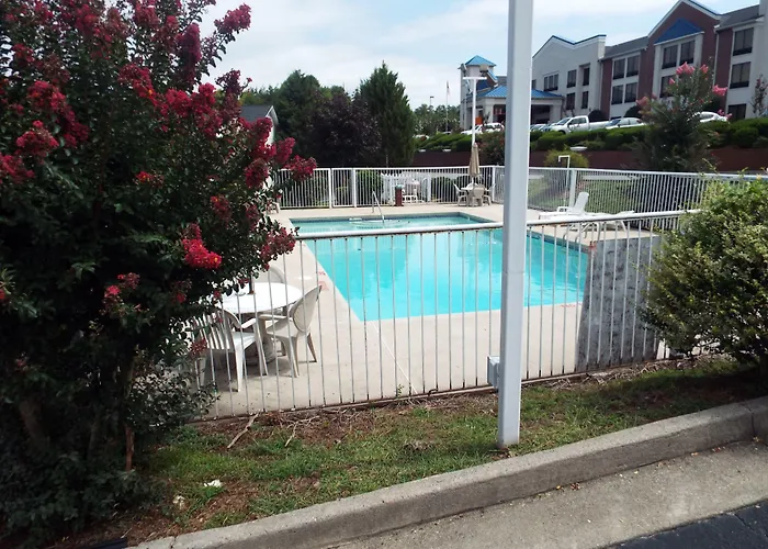 Days Inn By Wyndham Dahlonega University Area